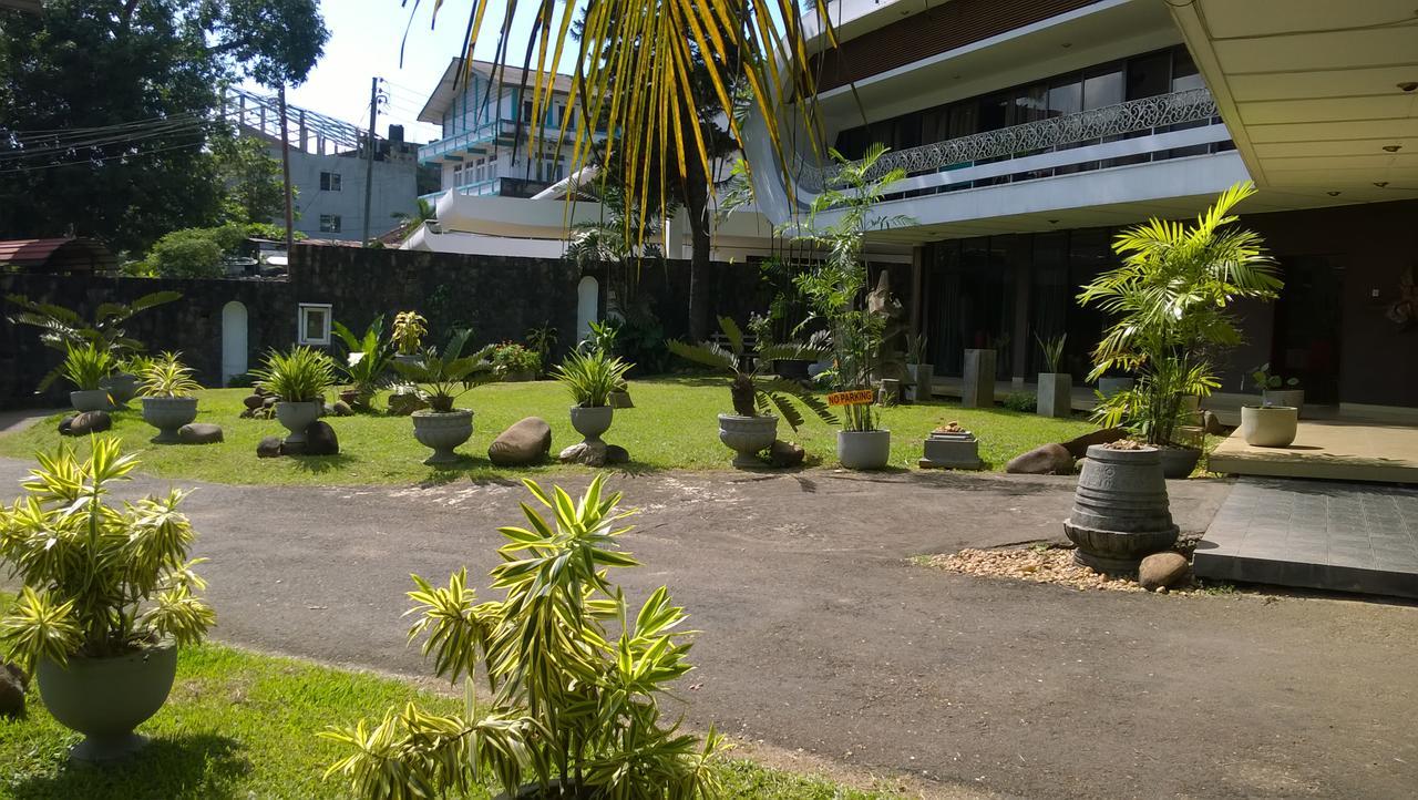 Nilani Hotel Ratnapura Extérieur photo
