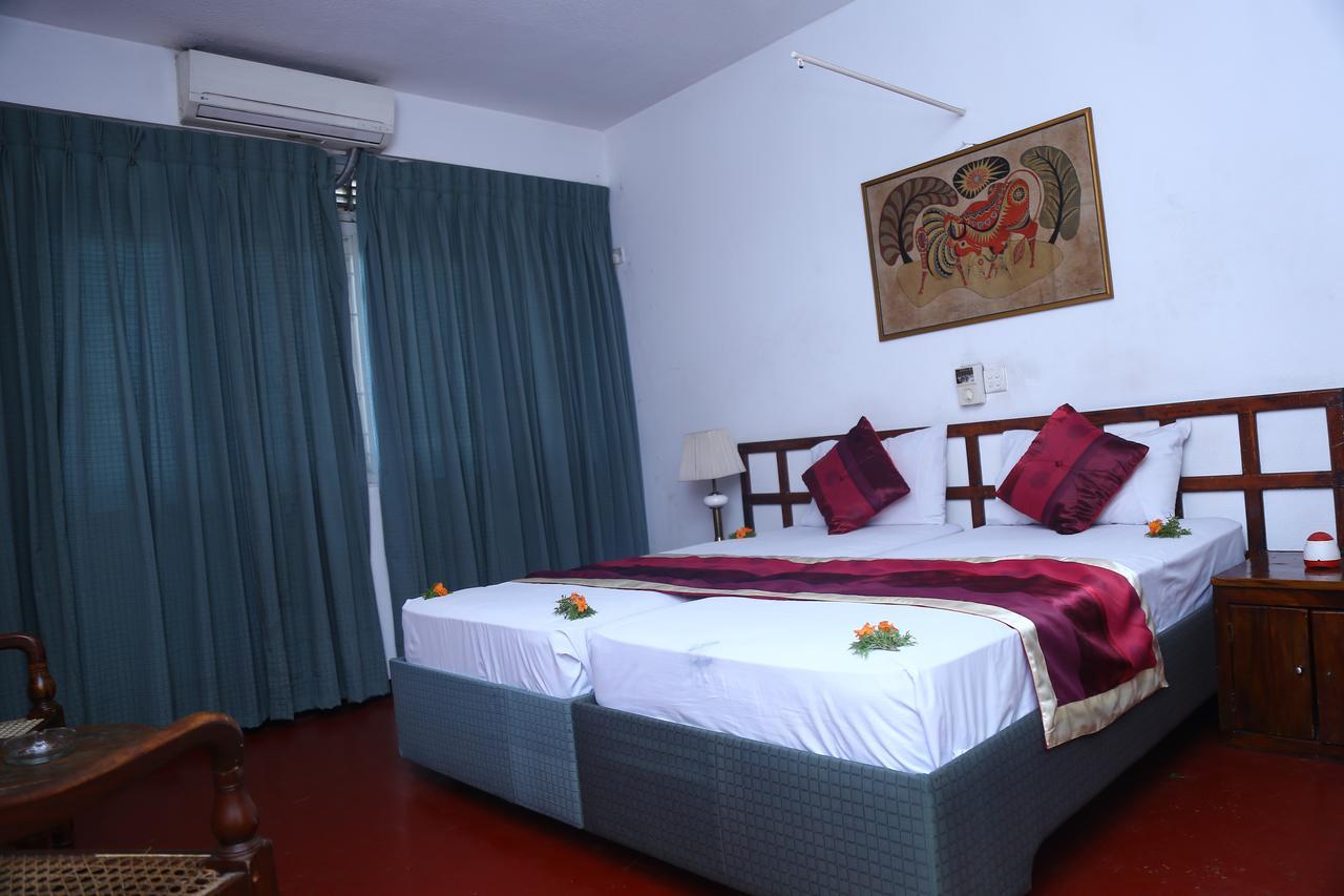 Nilani Hotel Ratnapura Extérieur photo