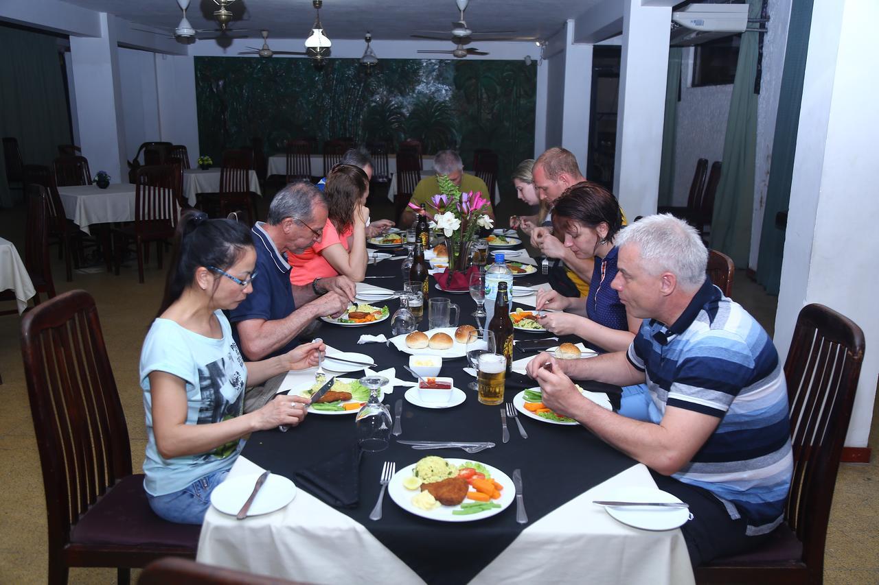 Nilani Hotel Ratnapura Extérieur photo